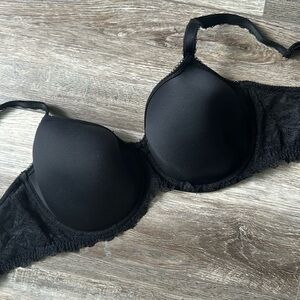 Wacoal bra black underwire size 36DD lace trimmed adjustable straps